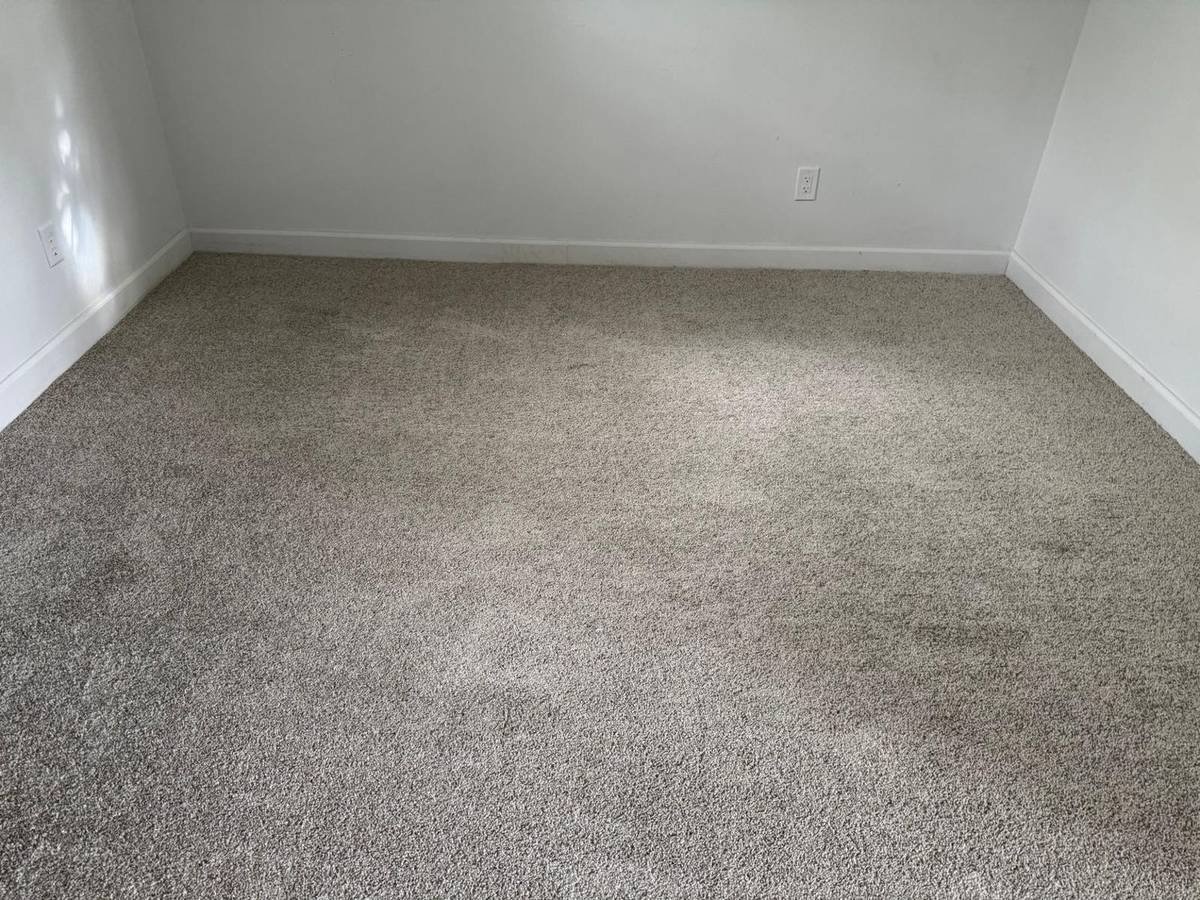 New bedroom carpet installed in a San Jose Jacksonville home